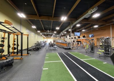 Open gym space at Physiq Fitness Gym in South Salem