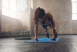 woman doing a pushup at Physiq Fitness